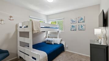 2 bedrooms, iron/ironing board, travel cot, free WiFi