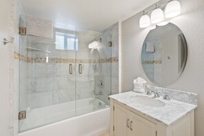 Shower, towels - Charming Historic Home in the heart of AG Village! (Arroyo Grande)