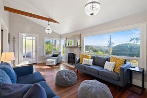 Smart TV - Charming Historic Home*Fire Pit*5 min walk to Village (Arroyo Grande)