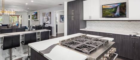 Cabaña, varias camas, hidromasaje, vista a la montaña (Unit 206) | Interior