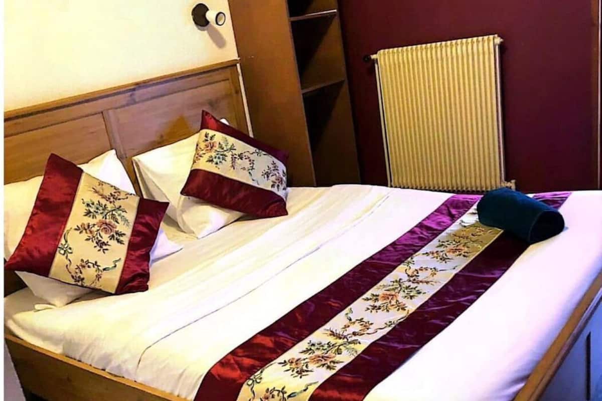 Standard Double Room, City View | Desk, free WiFi