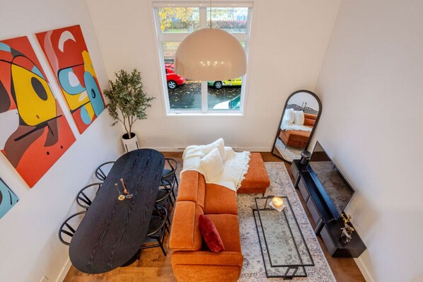 TV - Urban Haven | Modern Comfort in Downtown MTL (Montreal)