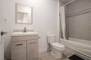 Hair dryer, towels - Stylish Retreat Near Crescent & Sainte-Catherine (Montreal)