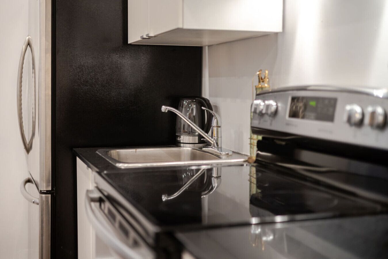 Refrigerador, microondas, horno y parrilla de estufa 