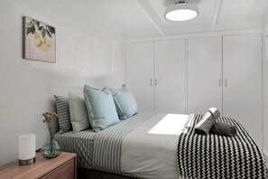 3 bedrooms, WiFi, bed sheets - Retreat on Hitchcock; 3 bedroom, 2 bathroom, pet friendly, central Barwon Heads w Parking (Barwon Heads)