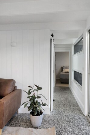 Interior - Retreat on Hitchcock; 3 bedroom, 2 bathroom, pet friendly, central Barwon Heads w Parking (Barwon Heads)