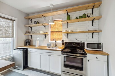 Private 2-Unit Home Near Deep Ellum & DT with W/D