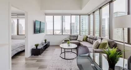 Upscale Lux Dt, King Bed, Views