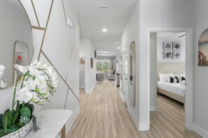 4 bedrooms, desk, iron/ironing board, free WiFi - Heated Pool 2 min to pool beach golf cart (Port St. Joe)