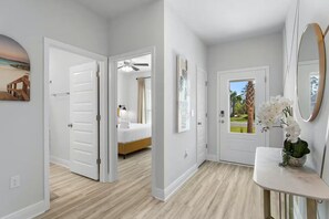 4 bedrooms, desk, iron/ironing board, free WiFi - Heated Pool 2 min to pool beach golf cart (Port St. Joe)