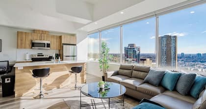 City Centre, Luxury Corner Suite, Near Rogers