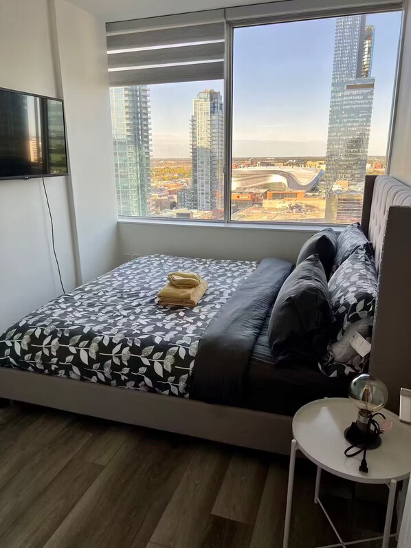 1 bedroom, iron/ironing board, WiFi, bed sheets - Luxury City Centre, King Bed, Views (Edmonton)
