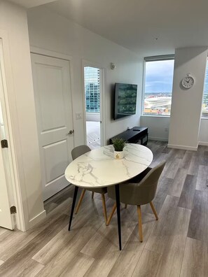 Dining - Luxury dt suites, King Bed, Rogers View (Edmonton)