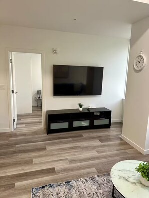 Interior - Luxury dt suites, King Bed, Rogers View (Edmonton)