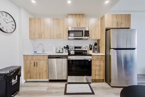 Private kitchen - City Centre, 1BR 1BA, River Valley View (Edmonton)