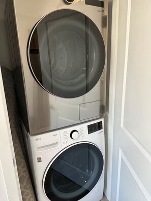 Interior - City Centre, 1BR 1BA, River Valley View (Edmonton)