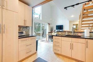 Fridge, microwave, stovetop, dishwasher - 2 Mi to Ski Resort! Hot Tub Haven in Breckenridge (Breckenridge)