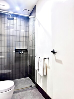 Hårtørrer, håndklæder, Toiletpapir