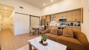 A modern apartment with a kitchen, dining area, and living room. - 2-bedroom apartment in terrific Montclair with AC and fitness room (Montclair)