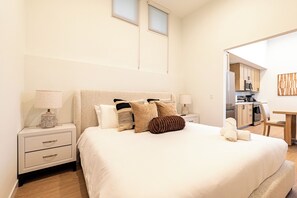 Iron/ironing board, WiFi, bed sheets - 2-bedroom apartment in terrific Montclair with AC and fitness room (Montclair)