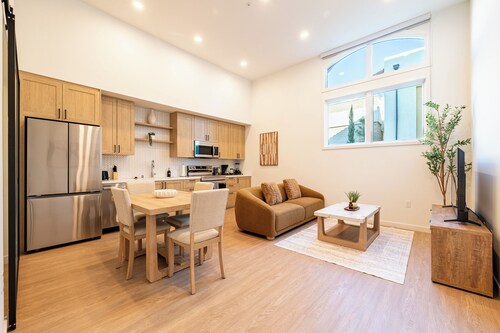 2-bedroom apartment in terrific Montclair with AC and fitness room