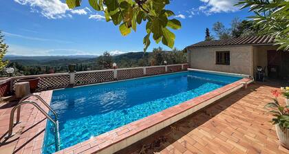 Superbe maison à Seillans avec piscine privée, utilisable à l'intérieur.