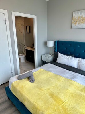 2 habitaciones, tabla de planchar con plancha, wifi y ropa de cama 