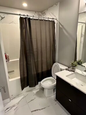 Shower, hair dryer, soap - Luxurious View, king bed, Near Rogers (Edmonton)