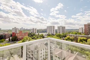 Property grounds - Luxury 2bed 2Bath, King bed, Dt Views (Edmonton)