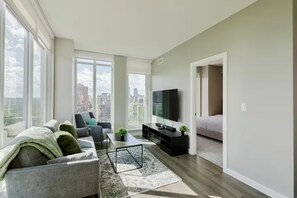 Smart TV - Luxury 2bed 2Bath, King bed, Dt Views (Edmonton)