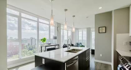 Luxury 2bed 2Bath, King bed, Dt Views