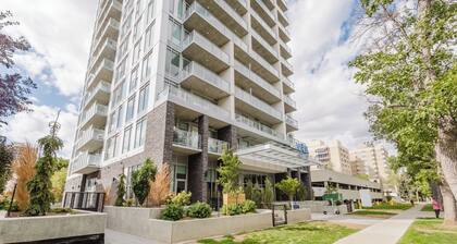 Luxury 2BR, 10ft ceiling, 5 mins from Dt