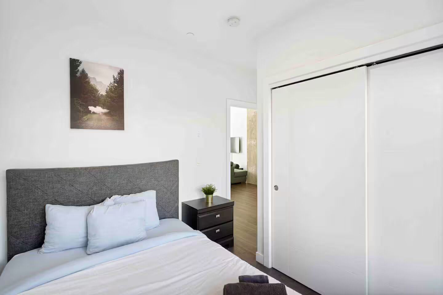 2 bedrooms, iron/ironing board, WiFi