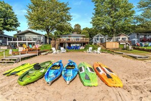 On the beach - 2 Private Beaches •Hot Tubs •Pet Friendly 24 guests (Twin Lake)