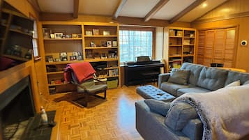 スマートテレビ、テレビゲーム、卓球台