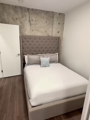 Strykejern/-brett, wi-fi og sengetøy