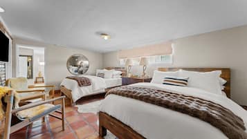 4 bedrooms, iron/ironing board, WiFi, bed sheets