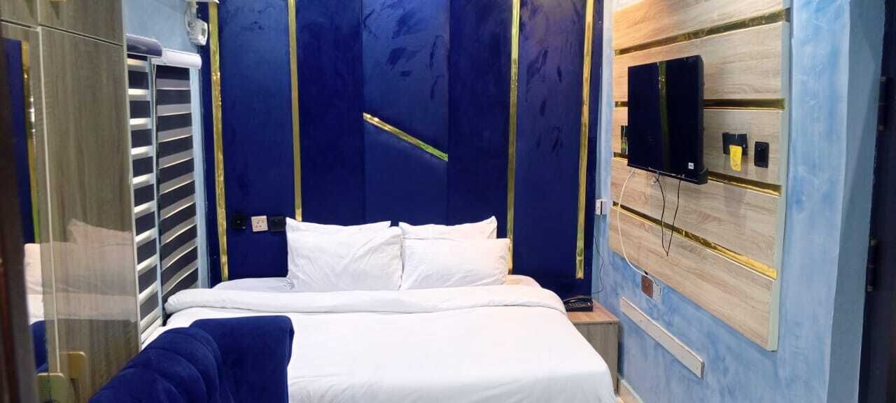 Escrivaninha, espaço de trabalho para notebook, Wi-Fi de cortesia