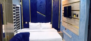 Desk, laptop workspace, free WiFi - 517VIP Suites and Apartments Awka (Awka)