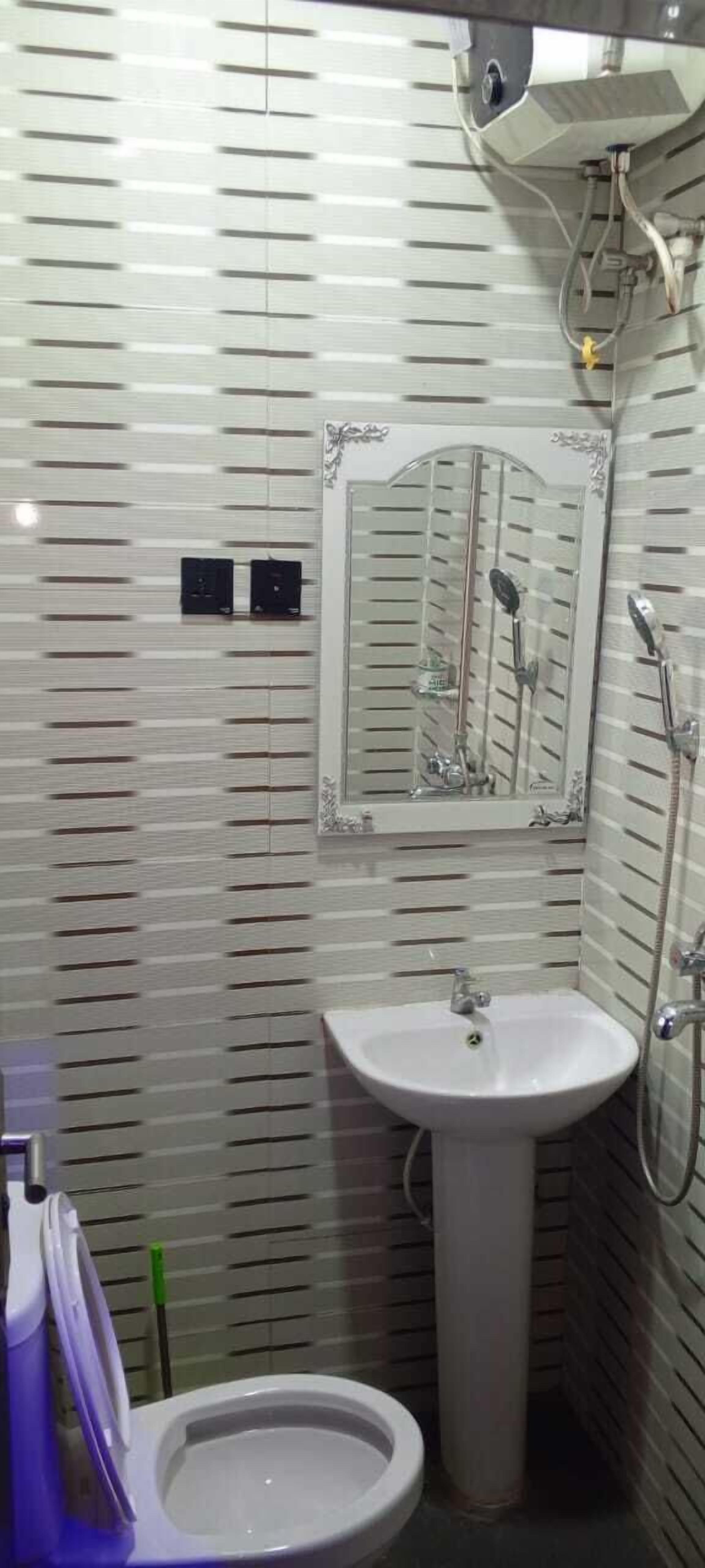 Dusj, toalettartikler (inkludert), håndklær og såpe