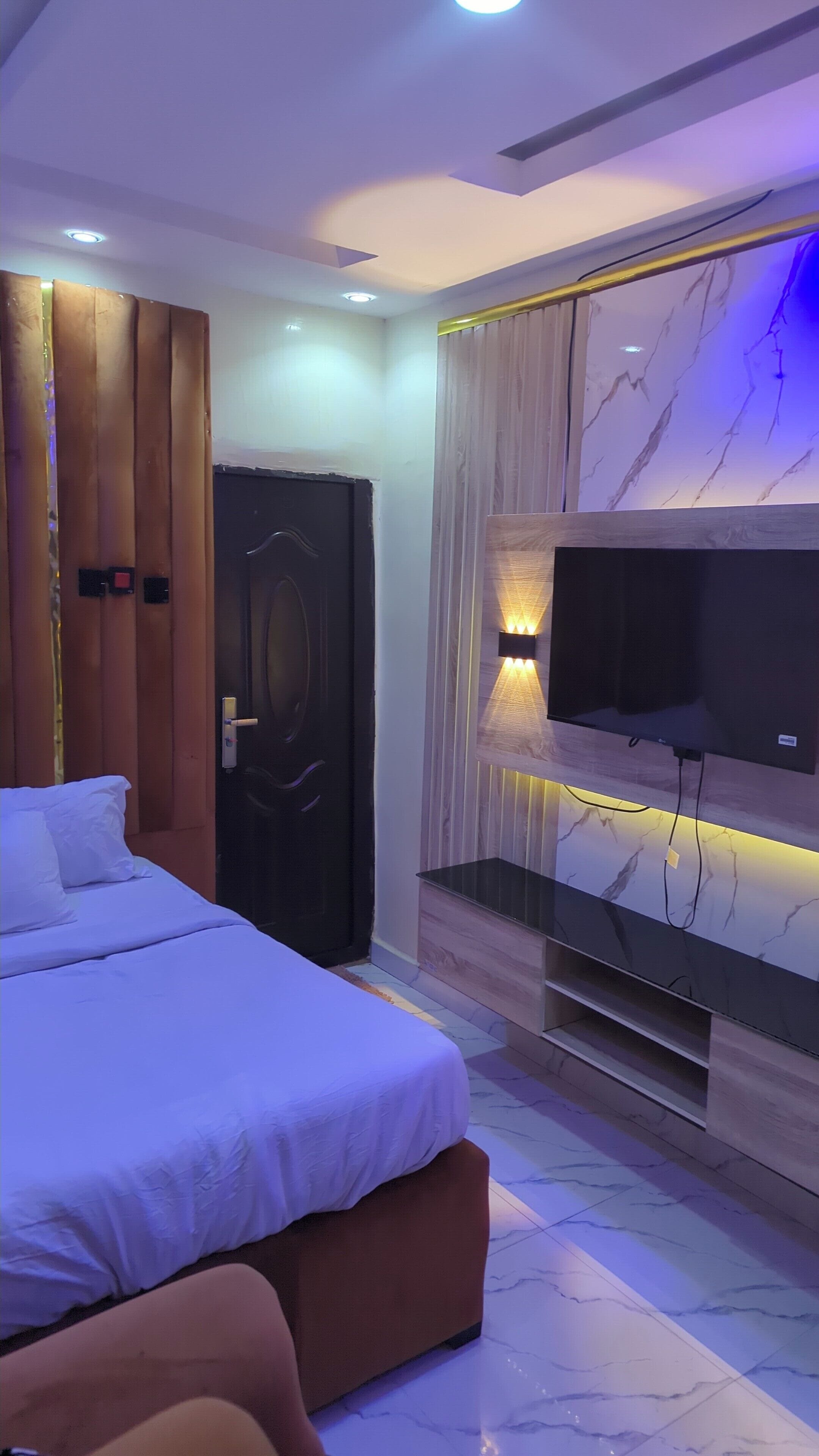 Desk, laptop workspace, free WiFi