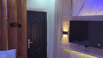 Desk, laptop workspace, free WiFi