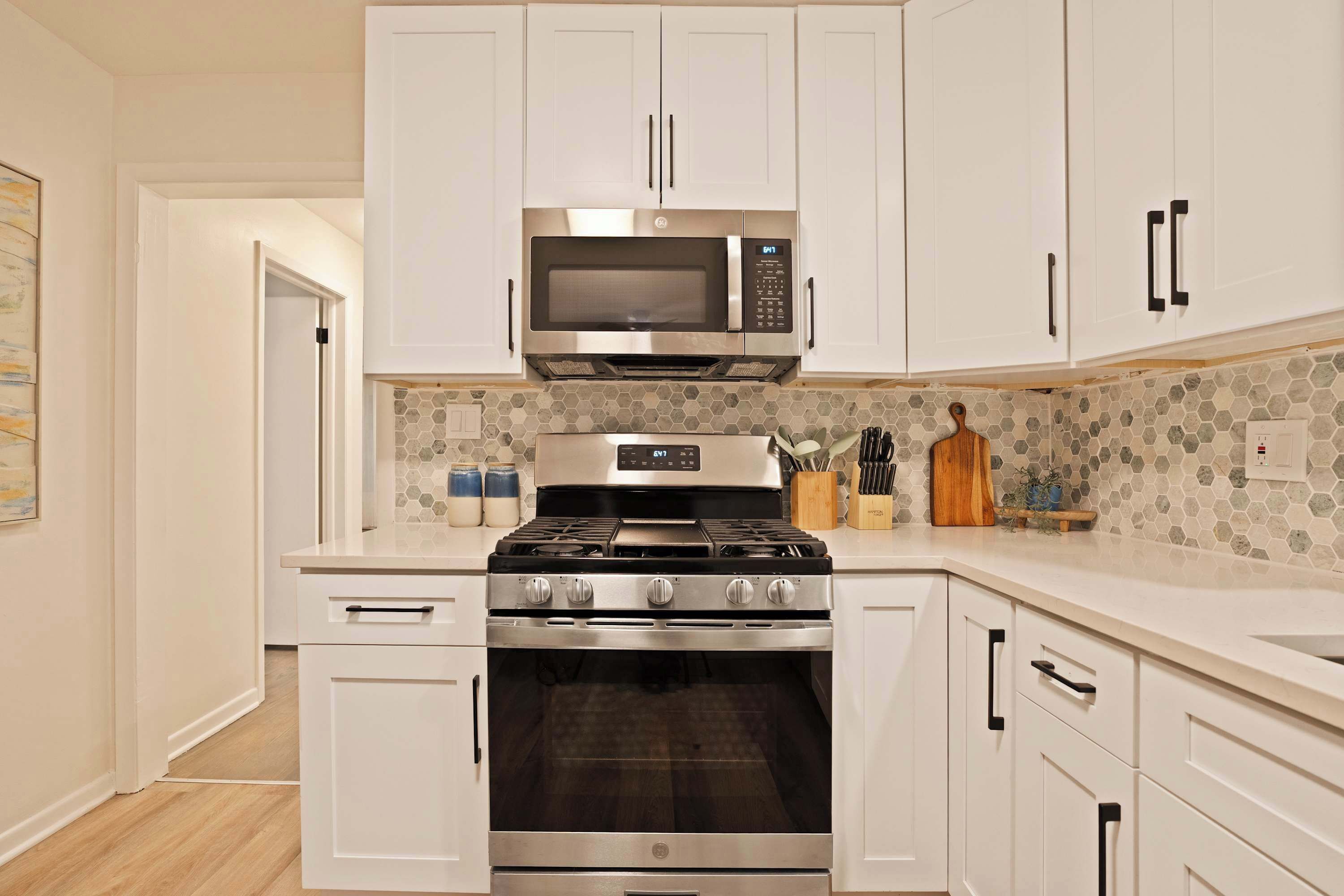 Geladeira, micro-ondas, fogão, cooktop