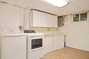 Interior - Cozy Westchester Retreat Near Chicago & Parks (Westchester)