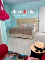 Habitación Deluxe con 1 cama doble o 2 individuales, balcón, vistas a la ciudad | Minibar, escritorio, wifi gratis