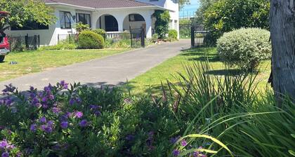 Artist's Retreat - Apartment Stay for Couples and Creatives