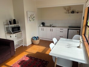 Interior - Artist's Retreat - Apartment Stay for Couples and Creatives (Riwaka)
