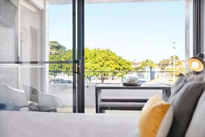 2 bedrooms, iron/ironing board, WiFi, bed sheets - Rockpools 3 Luxury Coastal Escape (Sawtell)