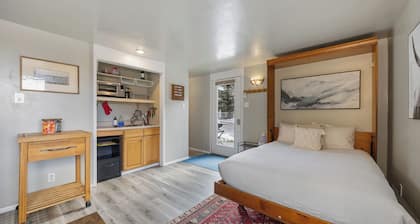 The Western Soul: Amazing location w/ hot tub