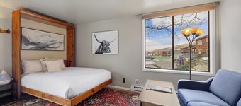 The Western Soul: Amazing location w/ hot tub